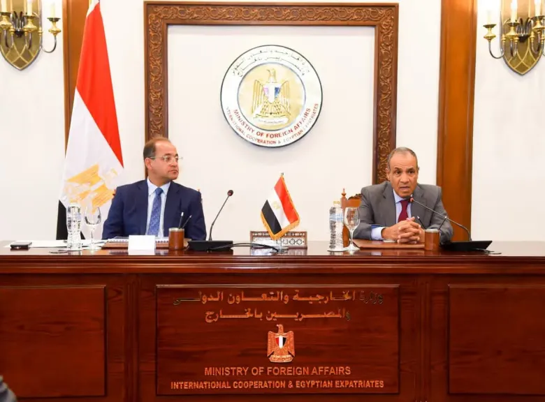 وزير الخارجية يستقبل وزير المالية ويعقدان لقاء مع السفراء المنقولين للخارج