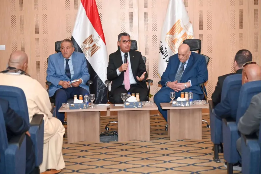وزير التموين يبحث تطوير منظومة الخبز واستقرار قطاع المخابز