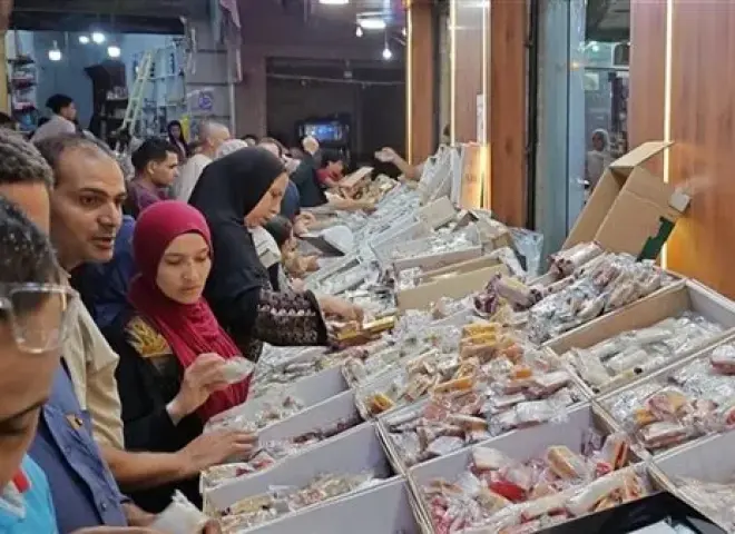 «الأزهر للفتوى» يحسم الجدل بشأن حكم شراء حلوى المولد النبوي
