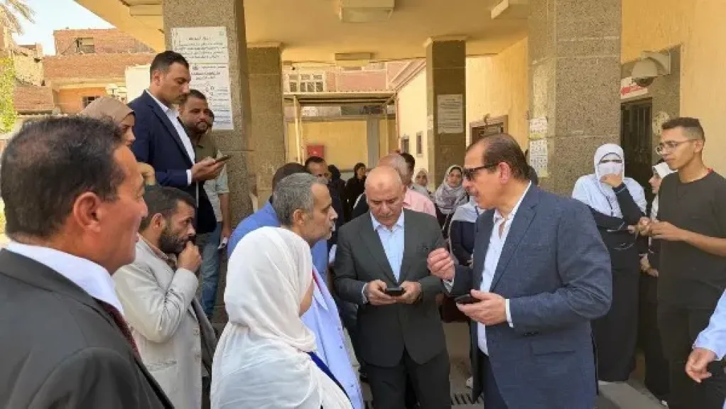 نائب وزير الصحة يحيل مدير مستشفى العياط للتحقيق.. جولة مفاجئة لمتابعة الخدمات الصحية بالجيزة