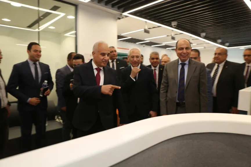 محافظ المنيا ورئيس الجامعة يشهدان افتتاح فرع البنك الأهلي المصري بجامعة المنيا الأهلية