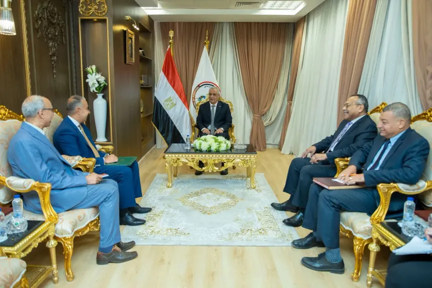 وزير الإنتاج الحربي يستقبل سفير مصر لدى أوغندا لبحث سبل تعزيز التعاون المشترك