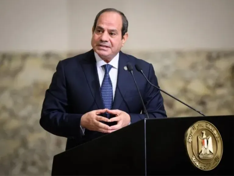 الرئيس السيسي: احنا بنحاول نكون صادقين في طرح الموضوعات بلا مبالغة أو مزايدة