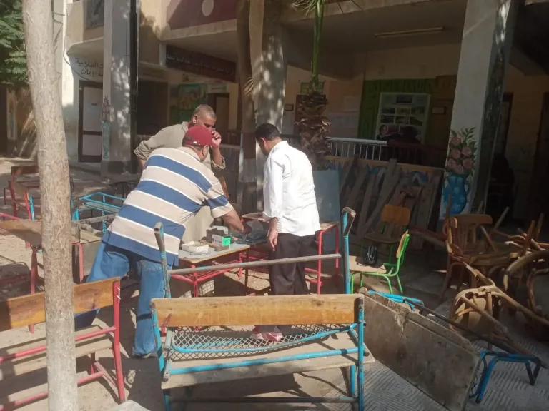 استمرار فعاليات مبادرة يلا صيانة لرفع كفاءة الأثاث المدرسي في الغربية