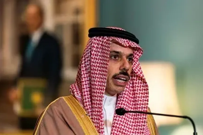 وزير الخارجية السعودي يبحث مع نظيريه القطري والتركي جهود خفض التوترات الإقليمية