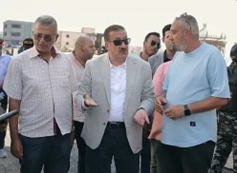 محافظ بورسعيد يتابع أعمال رصف ورفع كفاءة الشوارع بمنطقة الإسراء في حي الضواحي