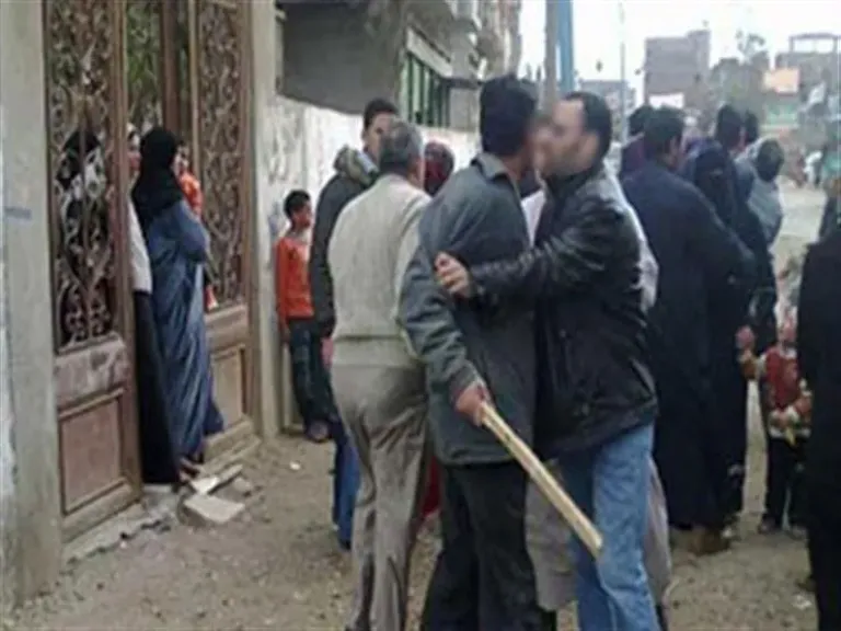 أسوان.. مشاجرة بالشوم بين جيران بسبب المطبات في كوم أمبو