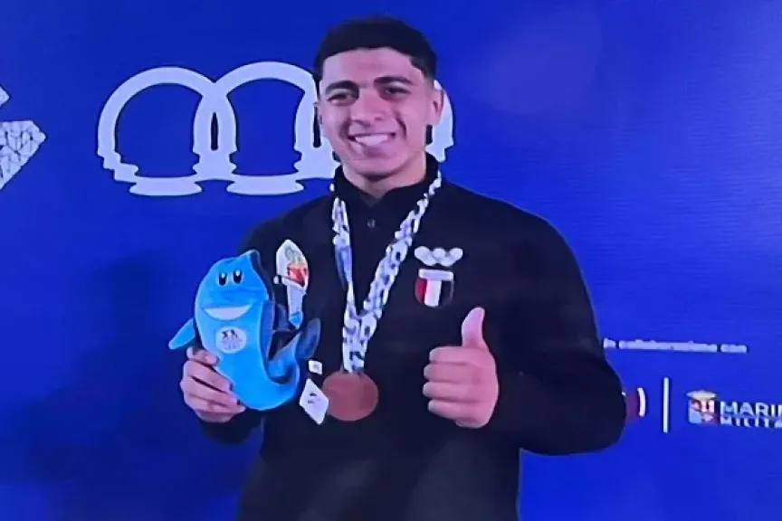 أحمد هشام يتوج ببرونزية سباق 100 متر زعانف مزدوجة بدورة ألعاب البحر المتوسط