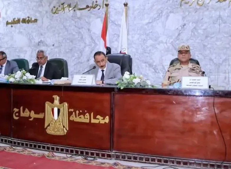 محافظ سوهاج: التوسع في إقامة المعارض المدرسية والسلعية للتخفيف عن كاهل المواطنين
