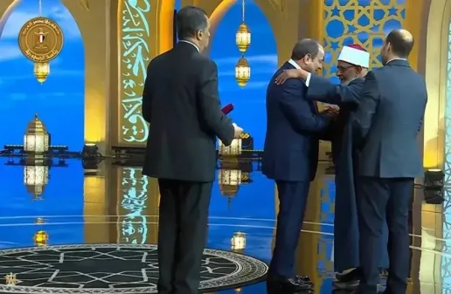 الرئيس السيسي يكرّم عددا من علماء الأزهر والأوقاف والنابهين بوسام العلوم والفنون من الطبقة الأولى