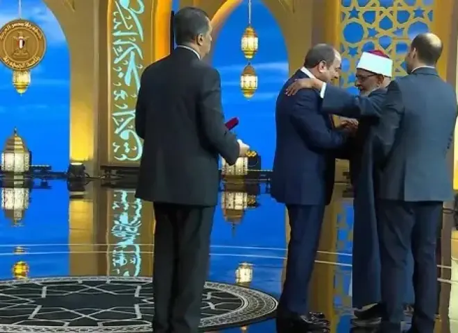 الرئيس السيسي يكرّم عددا من علماء الأزهر والأوقاف والنابهين بوسام العلوم والفنون من الطبقة الأولى