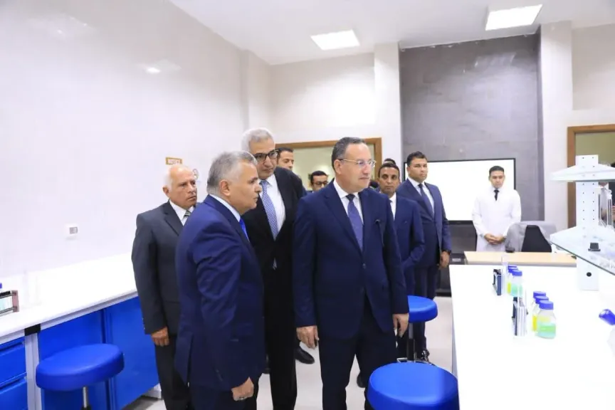 وزير التعليم العالي والقائم بعمل وزير الثقافة يتفقد جامعة السويس الأهلية