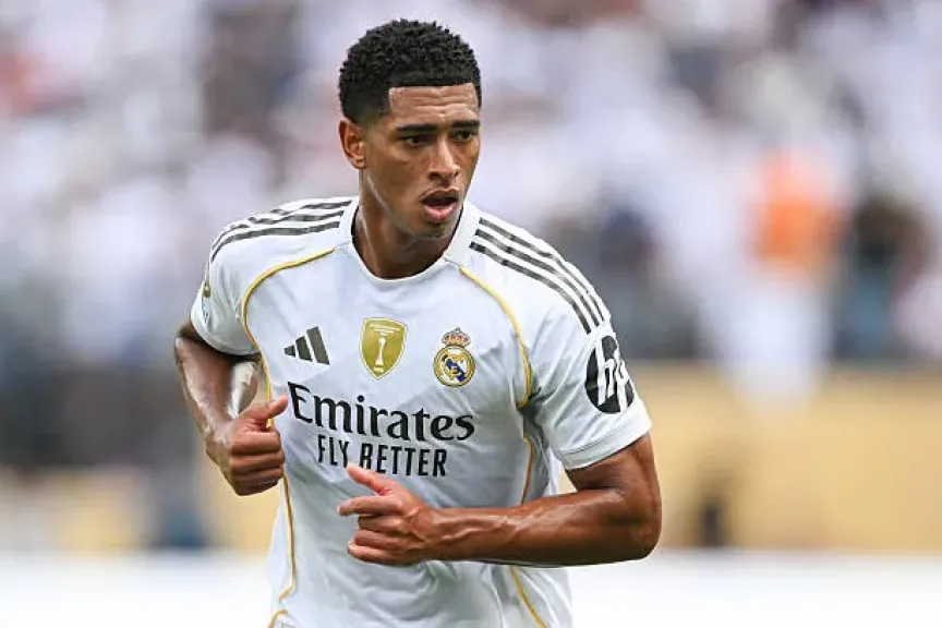 ريال مدريد يهزم ملقة برباعية ويتصدر الدوري الإسباني