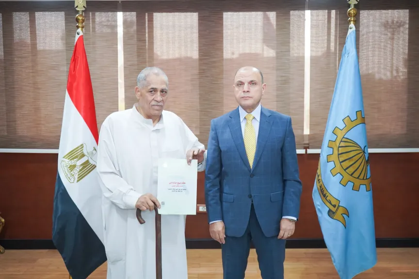 محافظ الغربية يُسلّم 4 عقود تقنين لأراضي أملاك الدولة للمستفيدين عبر المنصة الوطنية