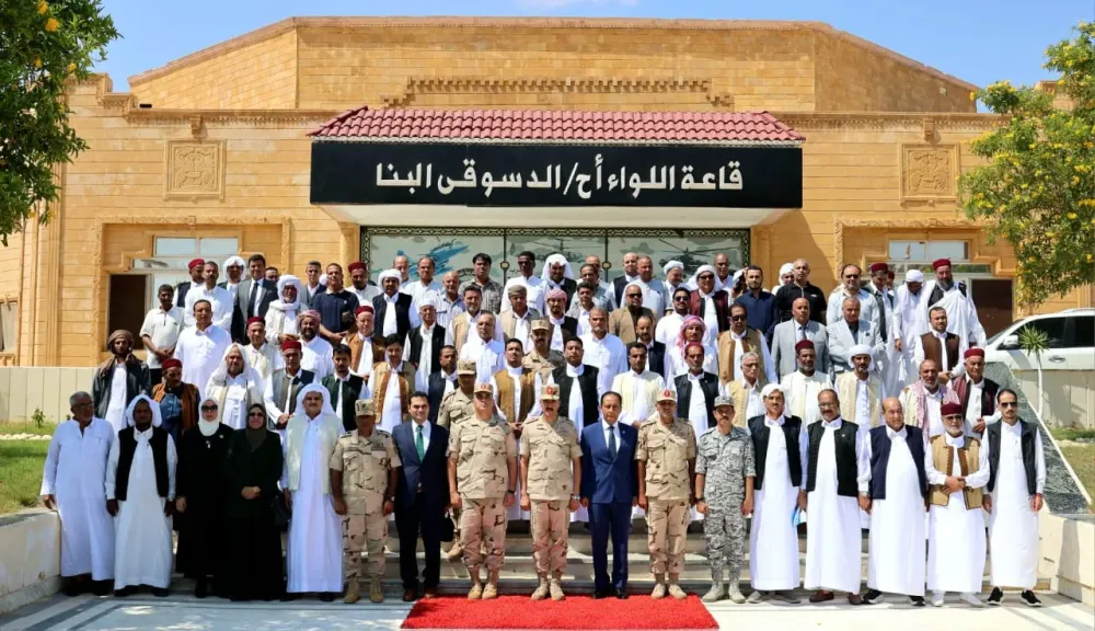القوات المسلحة تنظم عددا من اللقاءات مع شيوخ وعواقل سيناء ومطروح