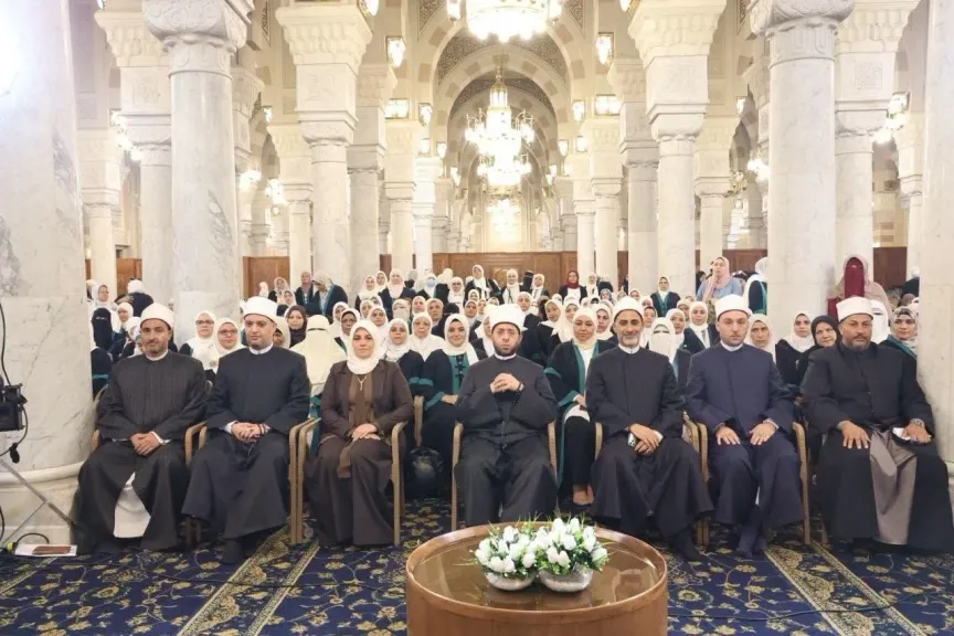 وزير الأوقاف يلتقي واعظات الوزارة بمسجد السيدة زينب -رضي الله عنها- بالقاهرة