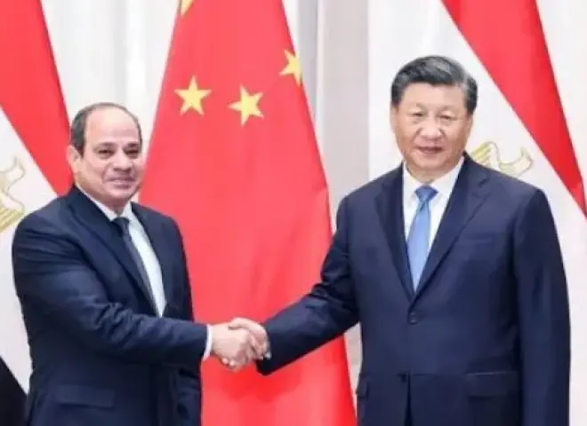 من الطاقة الشمسية إلى تخزين الكهرباء.. كيف تعزز الصين شراكتها مع مصر في قطاع الطاقة؟