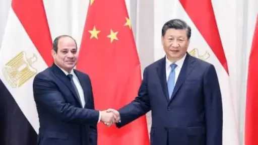 من الطاقة الشمسية إلى تخزين الكهرباء.. كيف تعزز الصين شراكتها مع مصر في قطاع الطاقة؟