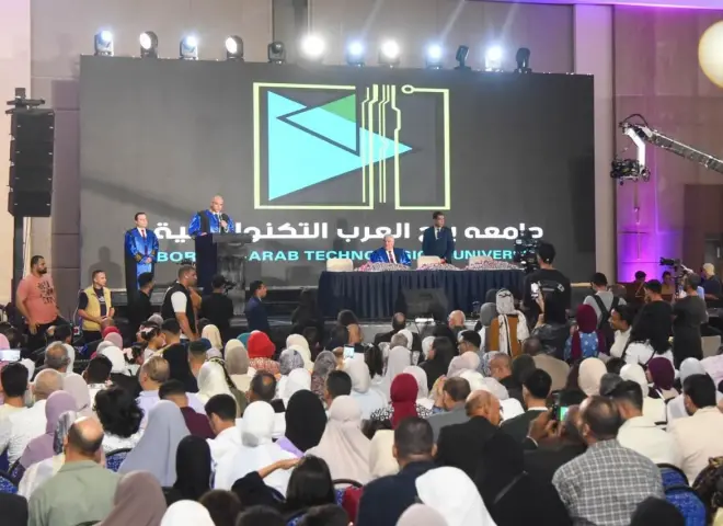 محافظ الإسكندرية يشهد تخرج أول دفعة من جامعة برج العرب التكنولوجية