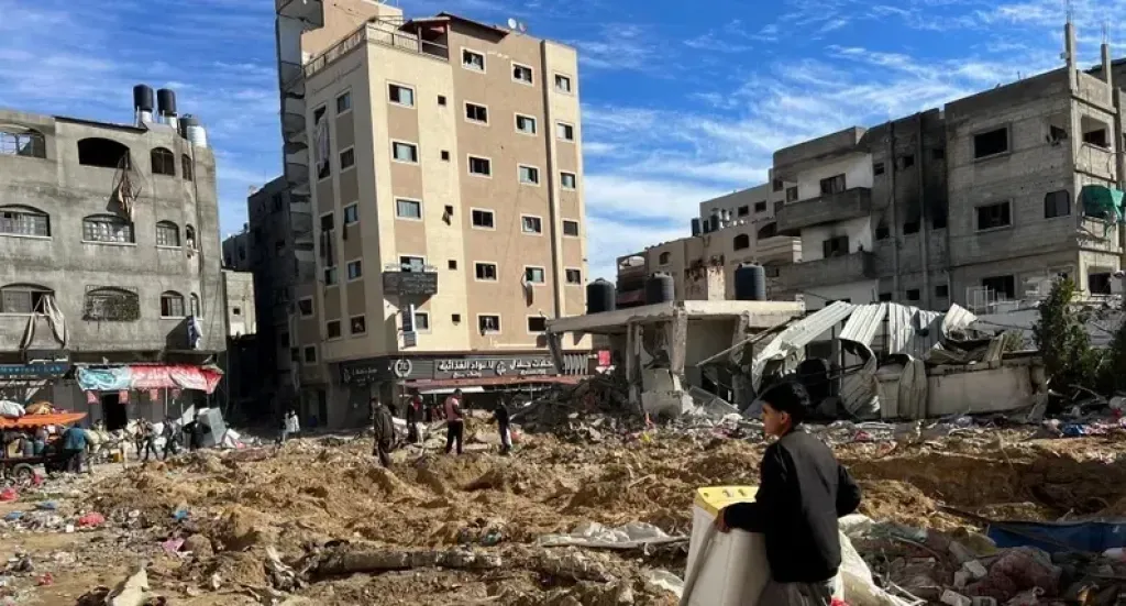استشهاد شخصين وإصابة 13 آخرين في غارة إسرائيلية على غزة