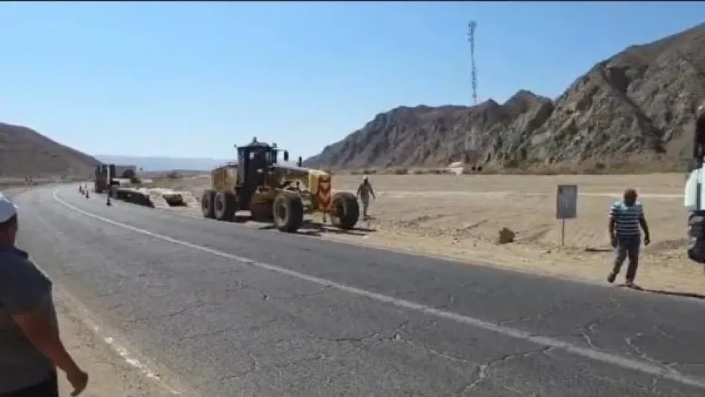 هيئة الطرق توضح حقيقة سوء حالة طريق قفط القصير.. أعمال تطوير وصيانة بطول 180 كم