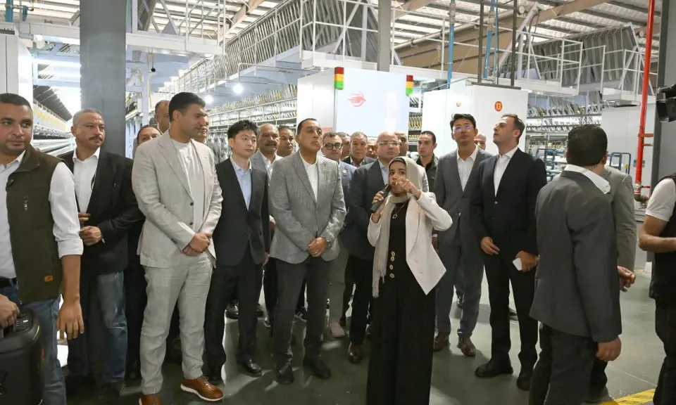 رئيس الوزراء يفتتح مصنع ”أف تكس الدولية المحدودة” لإنتاج خيوط البوليستر
