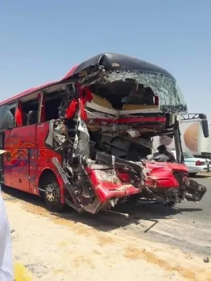 مصرع 3 مصريين وإصابة آخرين في انقلاب حافلة معتمرين بالقرب من مكة