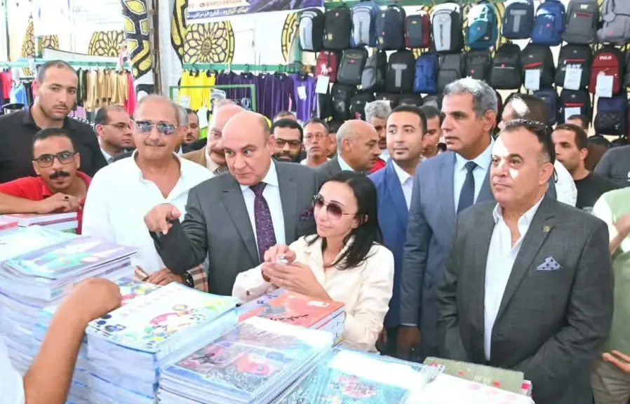 بتخفيضات 25%.. محافظ البحيرة تفتتح معرض أهلا مدارس بإيتاي البارود