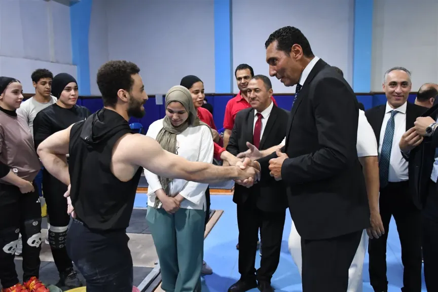 وزير الرياضة يجري جولة تفقدية بالمركز الأولمبي لمتابعة تدريبات واستعدادات الفرق والمنتخبات