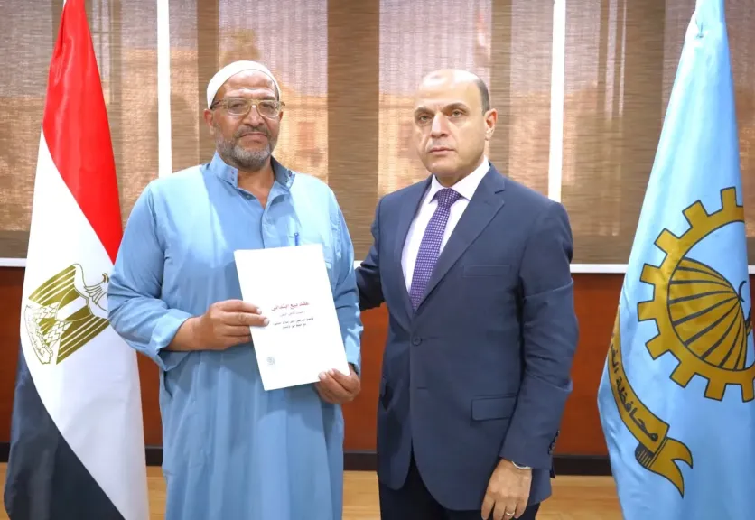 «خطوة جديدة نحو الاستقرار».. محافظ الغربية يسلّم 4 عقود تقنين لأراضي أملاك الدولة للمواطنين بعد استكمال الإجراءات القانونية
