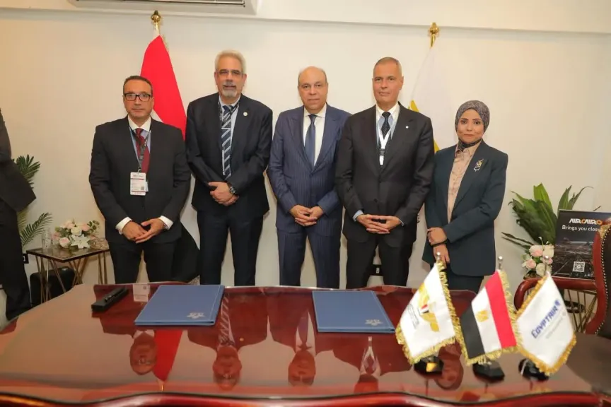 وزير الطيران المدني يشهد توقيع اتفاقية «CO2 Connect» بين مصر للطيران والأياتا لدعم الاستدامة البيئية والتحول نحو طيران أكثر استدامة