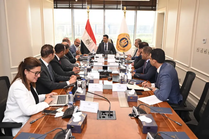 وزير الصناعة يبحث مع ممثلي شركة بيتي مصر للصناعات الغذائية موقف استثمارات الشركة حالياً وخططها المستقبلية للتوسع في السوق المصري