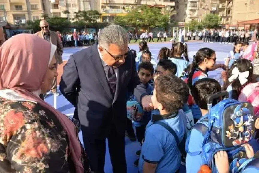 محافظ الدقهلية يشهد طابور الصباح بمدرسة المنصورة المتميزة 2 لغات