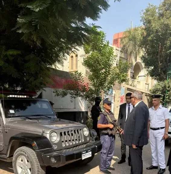 مدير أمن أسيوط يتفقد الحالة الأمنية والمرورية بمحيط المدارس في أول يوم دراسي