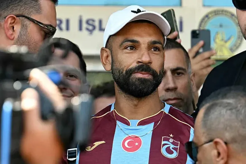صلاح يلبي رغبة مشجع تركي وسط كبوة طرابزون سبور