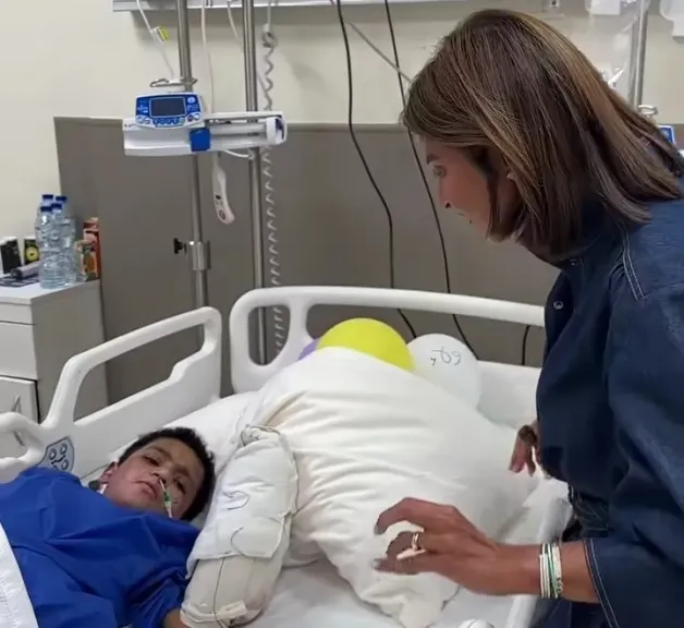 هبة السويدي تحذر من أعمدة الإنارة.. طفل يصاب بحروق بالغة بعد صعق كهربائي