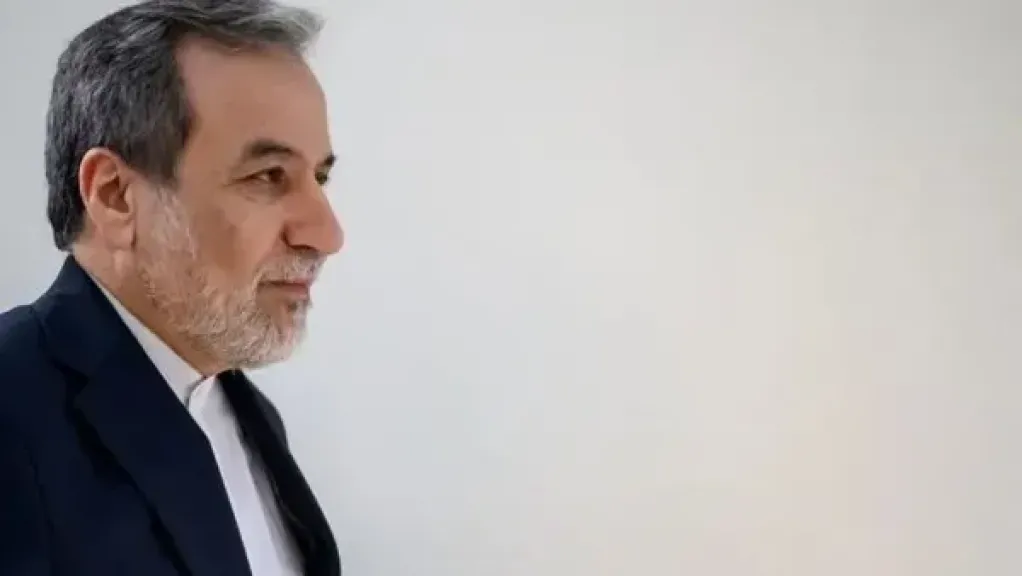 تنسيق استراتيجي.. وزير الخارجية الإيراني يزور بكين غداً لبحث التوترات الإقليمية