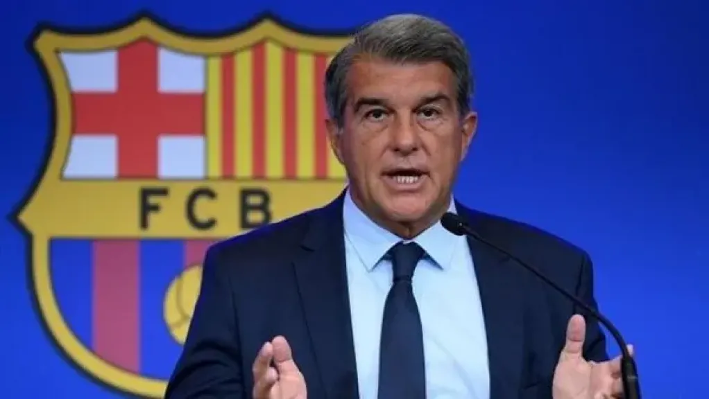 رئيس برشلونة يدافع عن لامين يامال ويؤكد: يستحق الكرة الذهبية