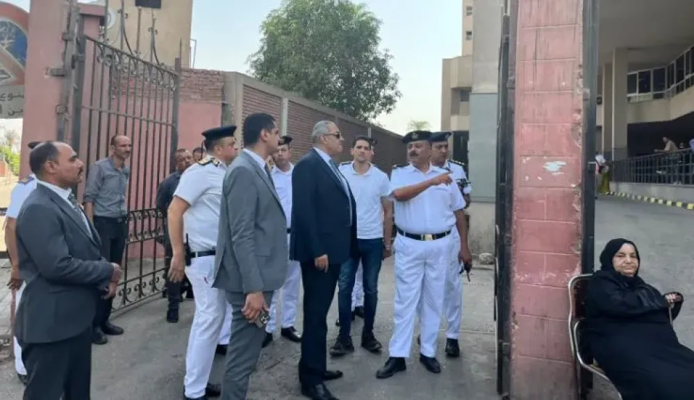 مدير أمن أسيوط يوجه بتوفير أماكن لائقة للمترددين على إدارات تصاريح العمل والحماية المدنية