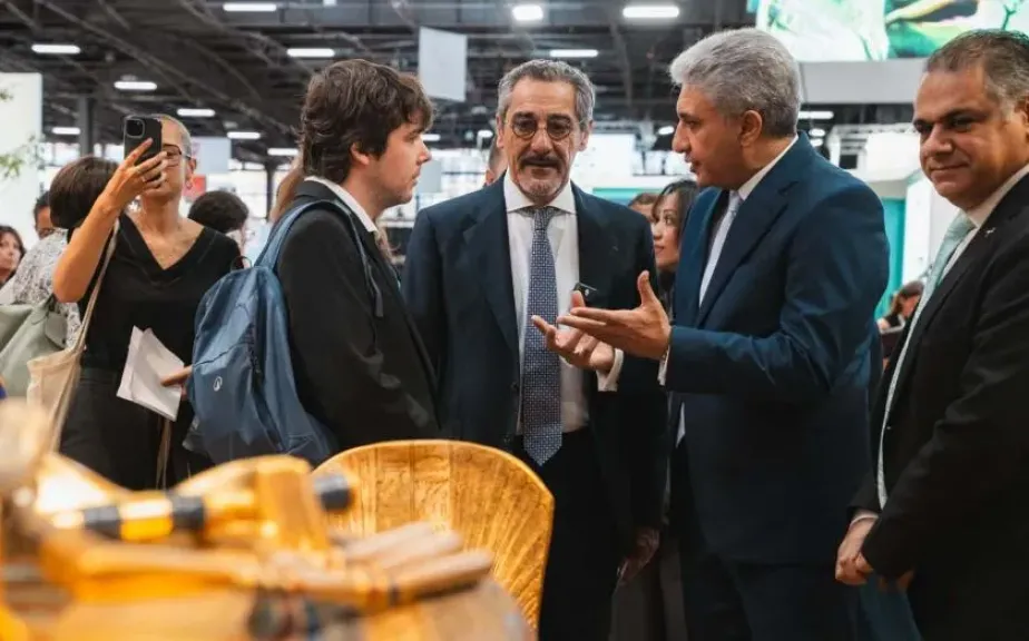 وزير السياحة يبحث مع وزير التجارة والسياحة الفرنسي سبل التعاون المشترك بين البلدين