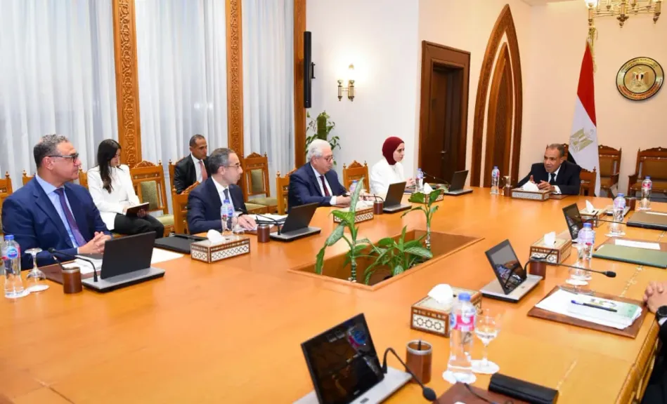 وزير الخارجية يعقد اجتماعاً مع الامانة التنفيذية لإزالة الالغام