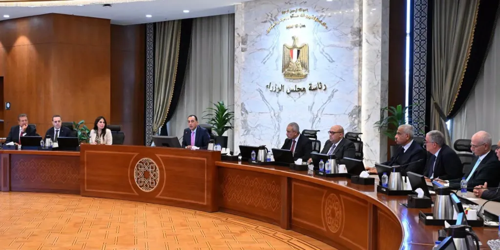 خلال لقائه بعدد من المطورين العقاريين:  رئيس الوزراء يستكمل مناقشة مقترح مشروع قانون لتنظيم السوق العقارية