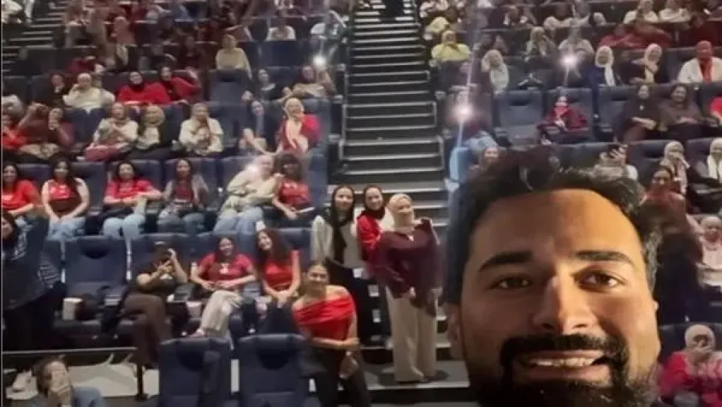 أحمد حاتم يحتفل بـ«ريد فلاج» بعرض خاص للسيدات مع انطلاق الفيلم بالسينمات