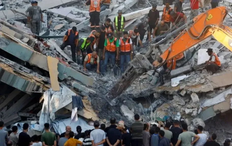متحدث بلدية غزة: 16 شهيدا وأكثر من 80 مفقودا بانهيار مبنى النازحين