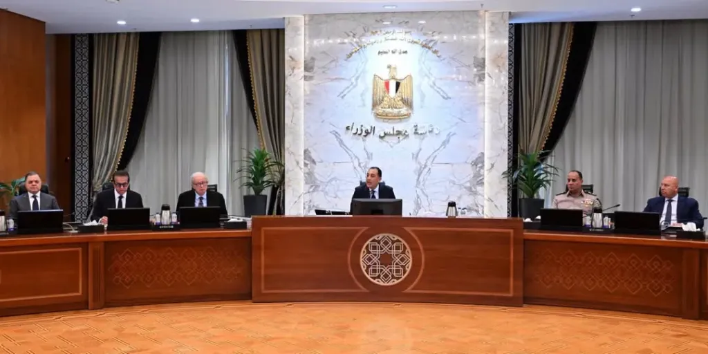 مجلس الوزراء يوافق على إعادة تنظيم وزارتي الاستثمار والتموين
