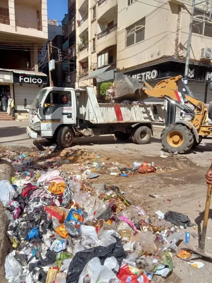 رفع 727 طنًا من بؤر المخلفات والتراكمات بمراكز ومدن وأحياء الغربية