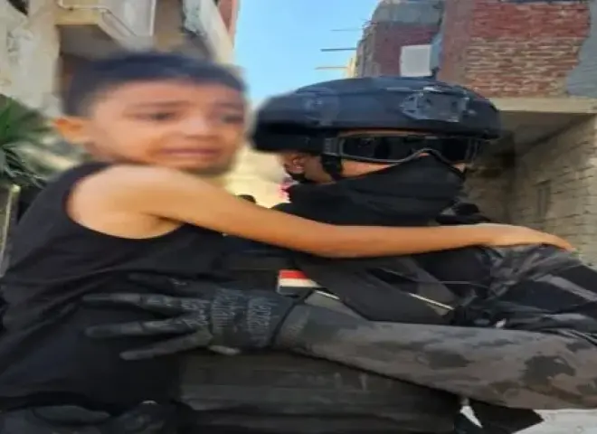 مصرع عنصر جنائي شديد الخطورة في تبادل إطلاق نار مع الشرطة بمطروح.. وتحرير أسرته