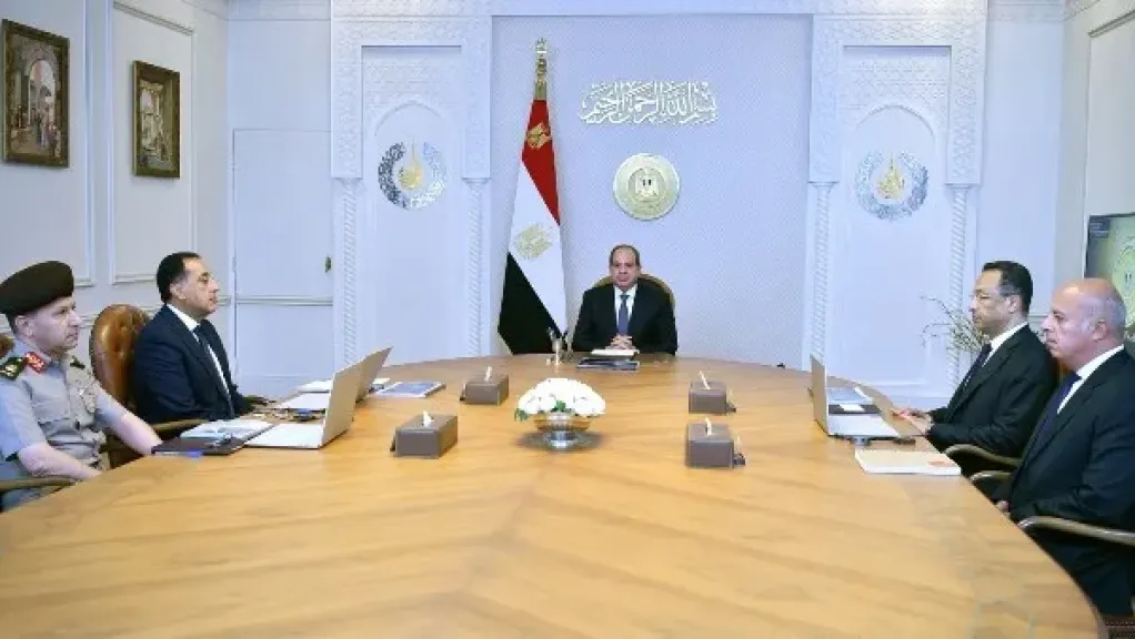 السيسي يوجه بمتابعة منظومة كارت الخدمات الحكومية الموحد والتوسع في الذكاء الاصطناعي والجيل الخامس