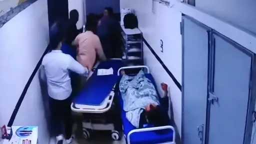 بسبب تكلفة العملية.. حبس أسرة مريض لاتهامهم بالاعتداء على طاقم طبي داخل مستشفى بالمحلةل