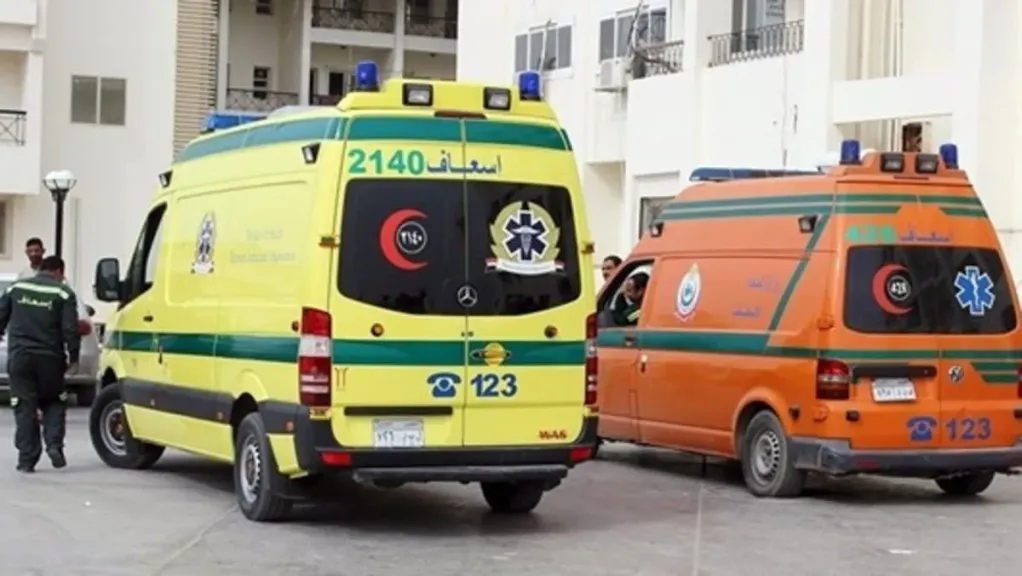 مصرع 4 أشخاص وإصابة 9 آخرين إثر تصادم سيارتين في جنوب سيناء